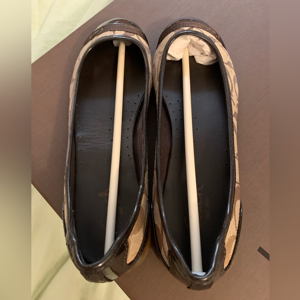 Brand new Authentic ballet flats Coach at brand new condition in the box